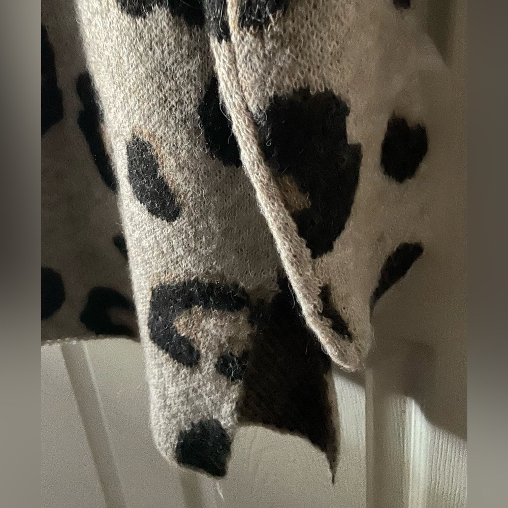 Cardigan Modern Canvas~Leopard~Cozy & warm open front Pockets Side slits Size M - Picture 5 of 5